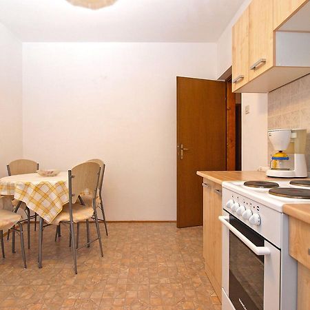 Apartments Dvorine 1210 Banjole Bagian luar foto
