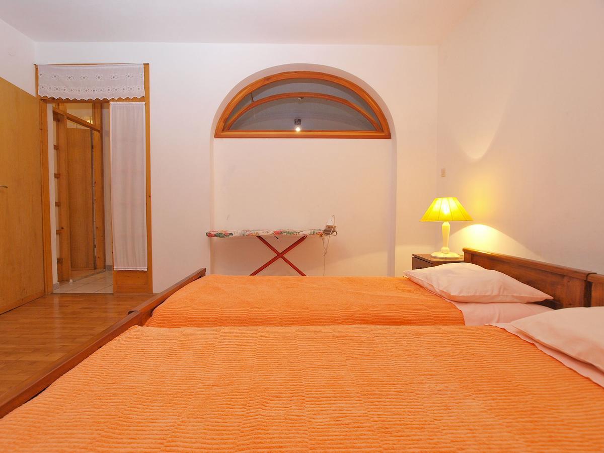 Apartments Dvorine 1210 Banjole Bagian luar foto