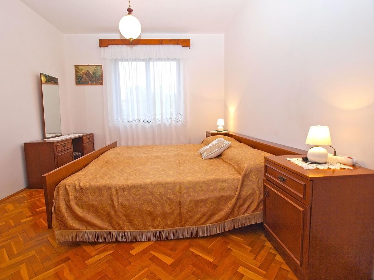 Apartments Dvorine 1210 Banjole Bagian luar foto