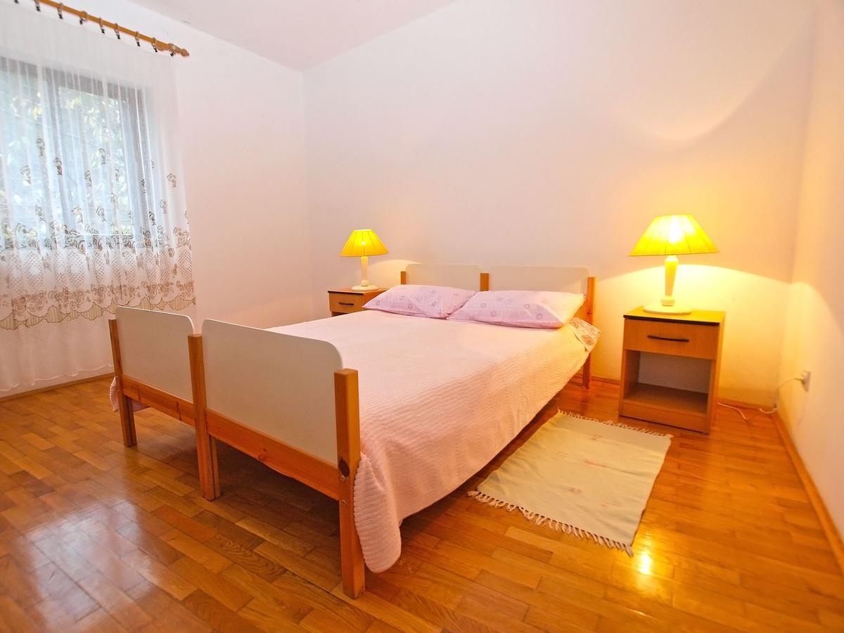 Apartments Dvorine 1210 Banjole Bagian luar foto