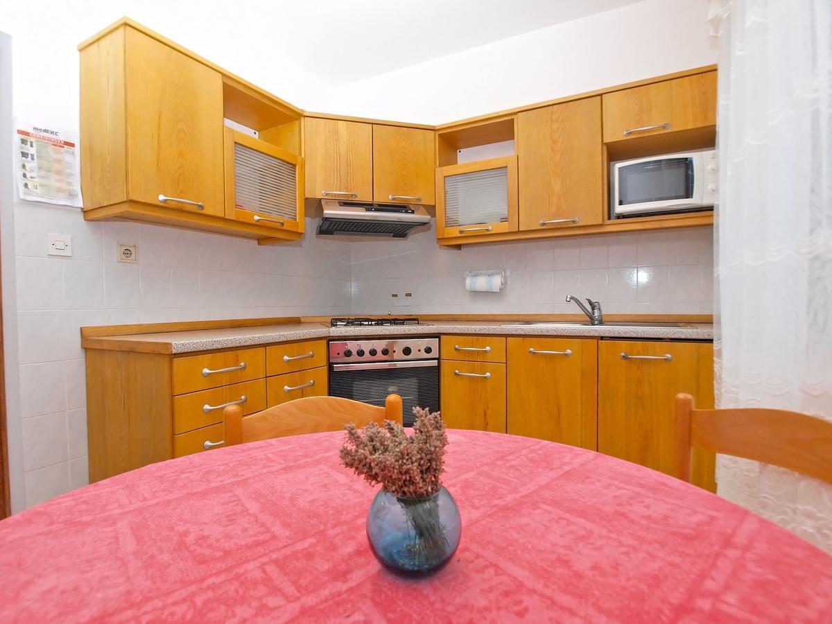 Apartments Dvorine 1210 Banjole Bagian luar foto