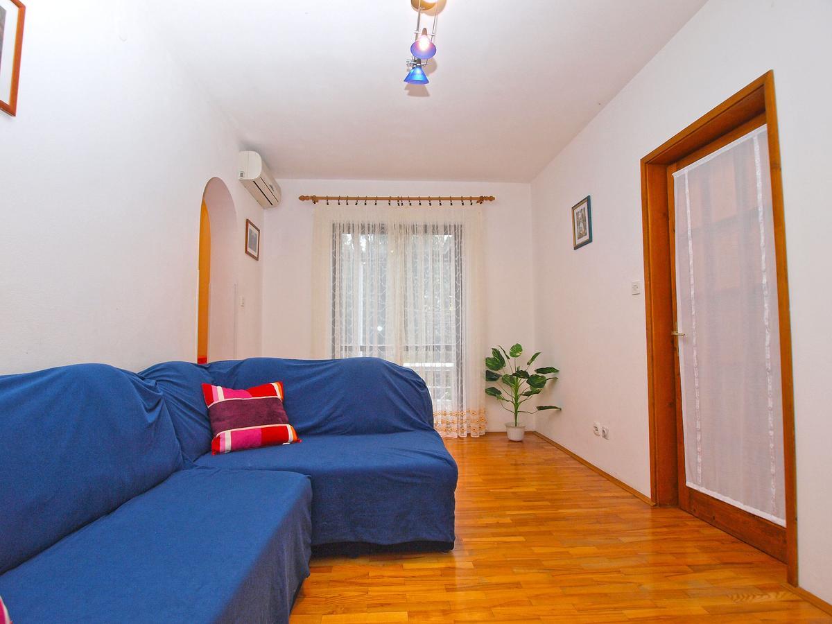 Apartments Dvorine 1210 Banjole Bagian luar foto
